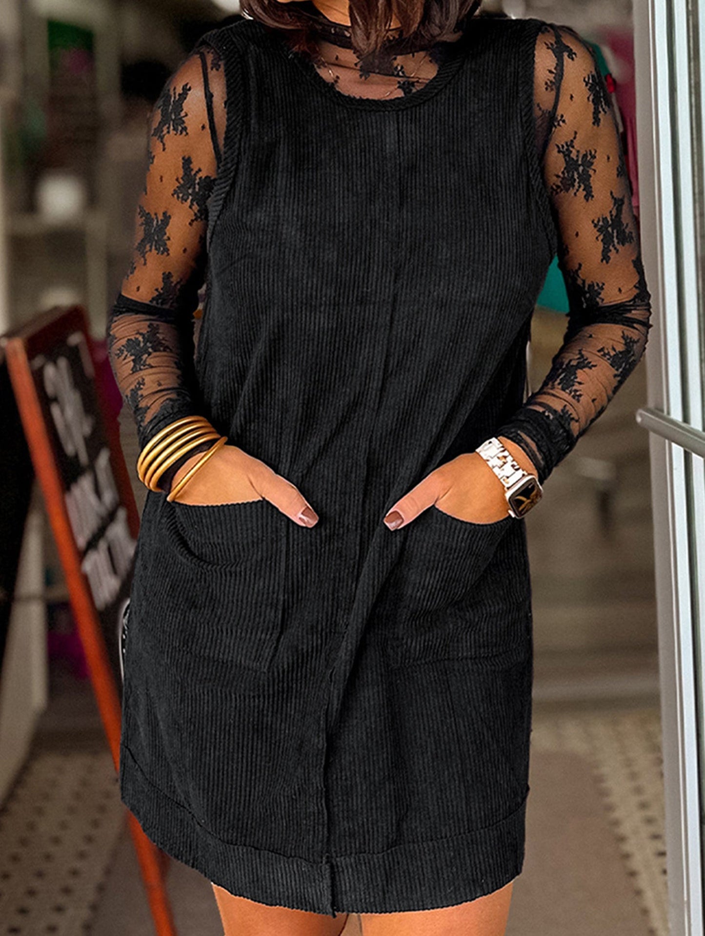 Loose high-waisted midi dress with no sleeves