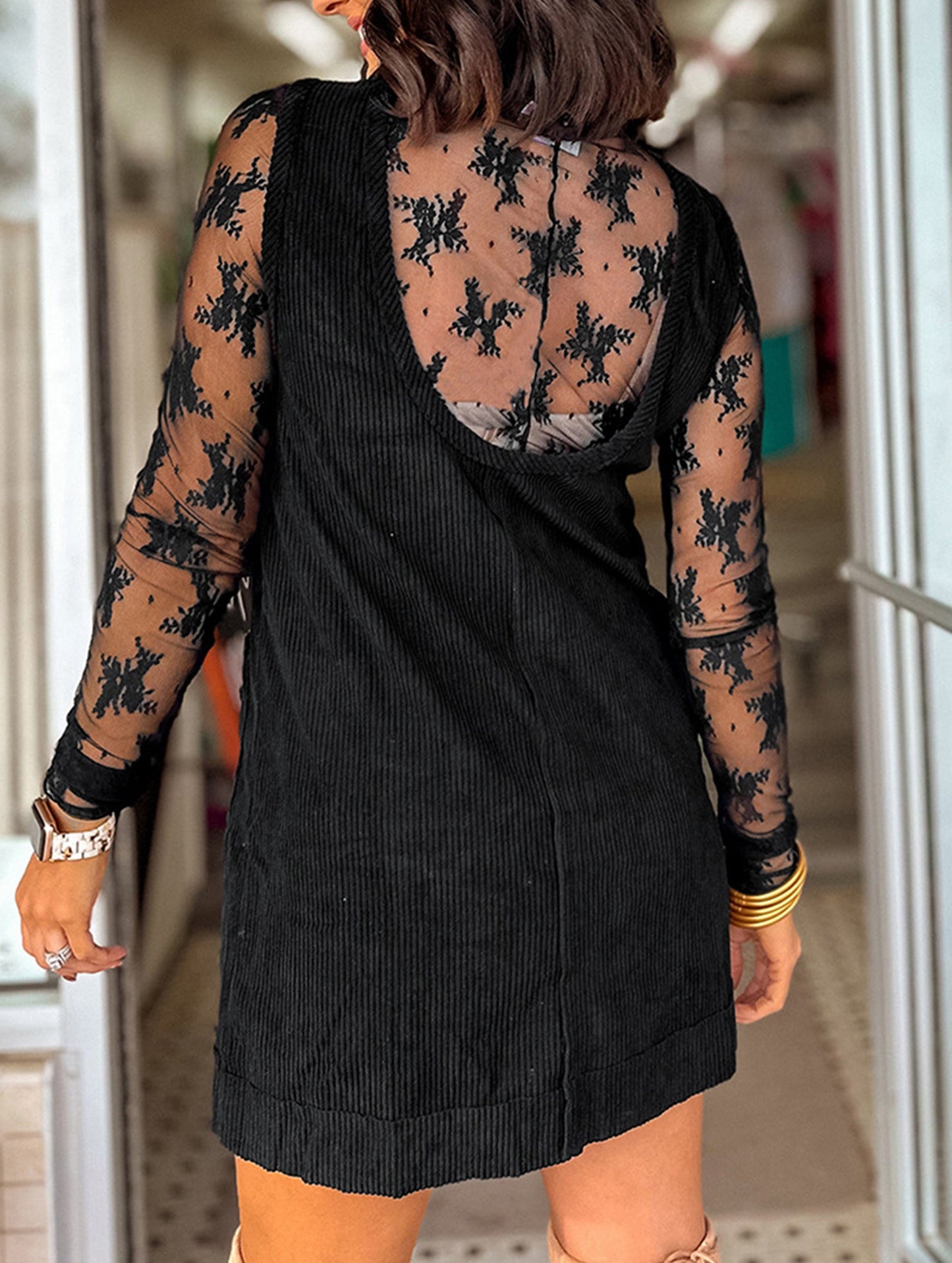 Loose high-waisted midi dress with no sleeves