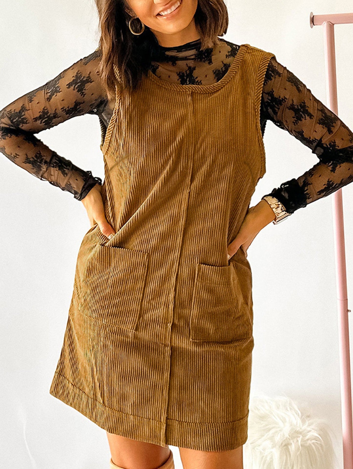 Loose high-waisted midi dress with no sleeves