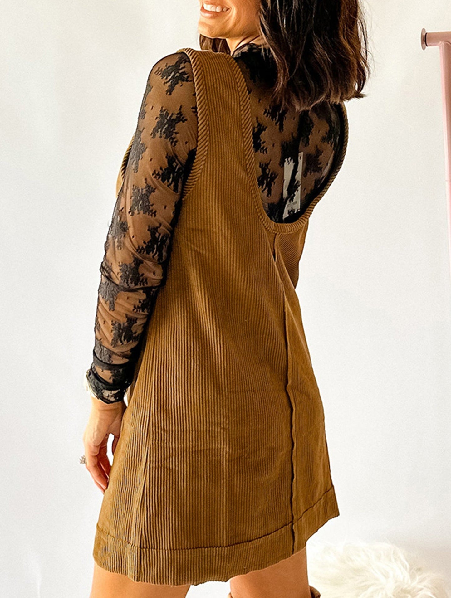 Loose high-waisted midi dress with no sleeves