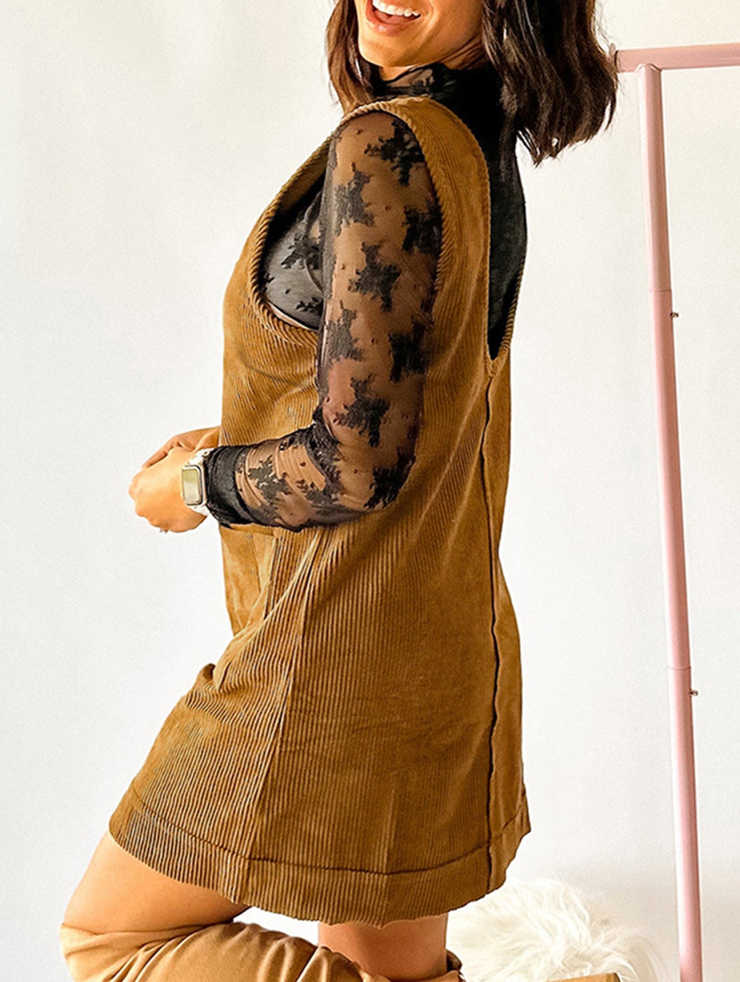 Loose high-waisted midi dress with no sleeves