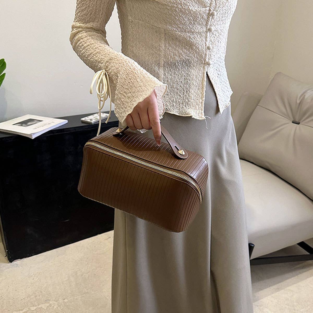 PORTABLE LARGE CAPACITY COMPARTMENT COSMETIC BAG_CWAB4428