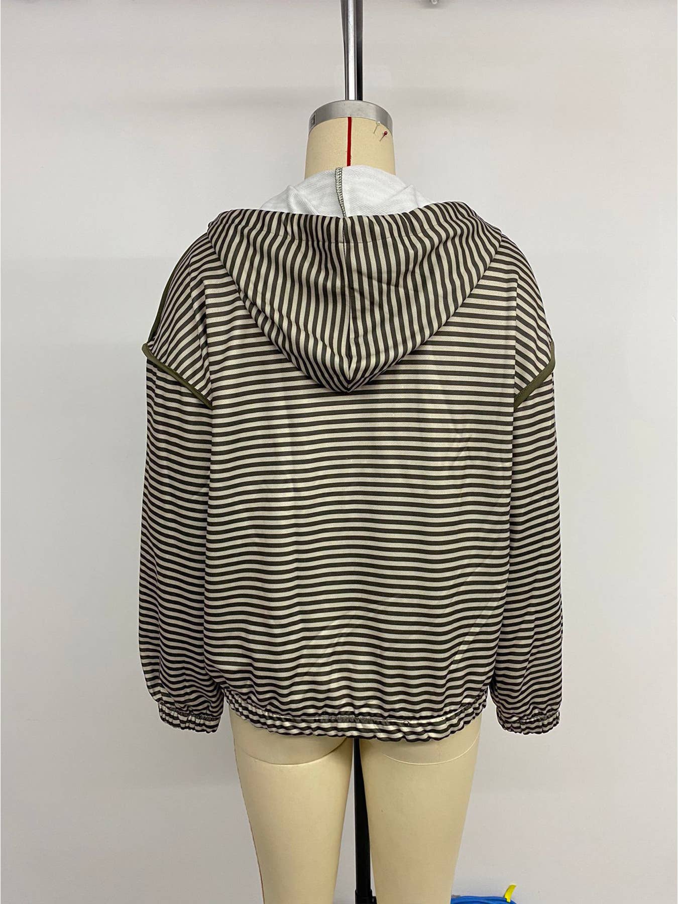 Laid-back striped casual hooded sweatshirt