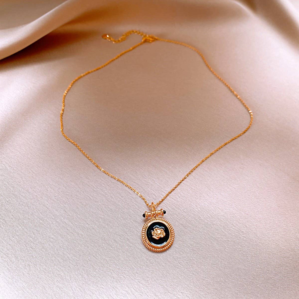 VINTAGE ROUND OIL DROP ROSE FLOWER NECKLACE