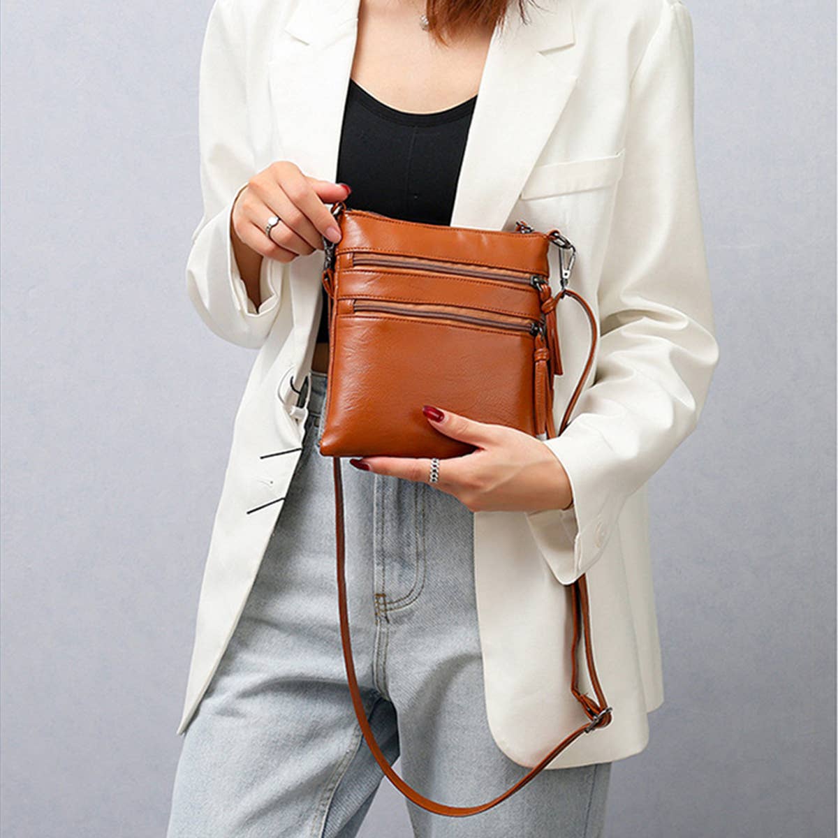 SOFT LEATHER VERTICAL ZIPPER SHOULDER BAG_CUAB0033