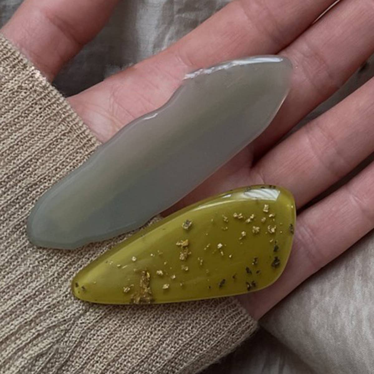 TEMPERAMENT AMBER DUCK BEAK BANGS CLIP HAIRPIN