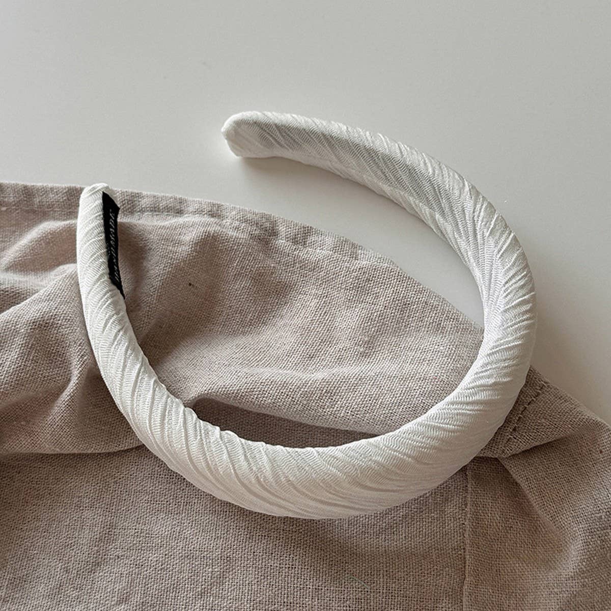 WIDE-RIMMED SMALL PURPLE HEADBAND