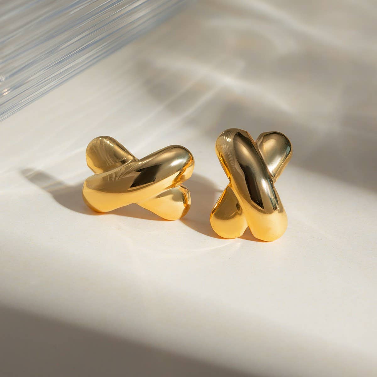 18K GOLD STAINLESS STEEL SIMPLE LINE EARRINGS_CWMM2347