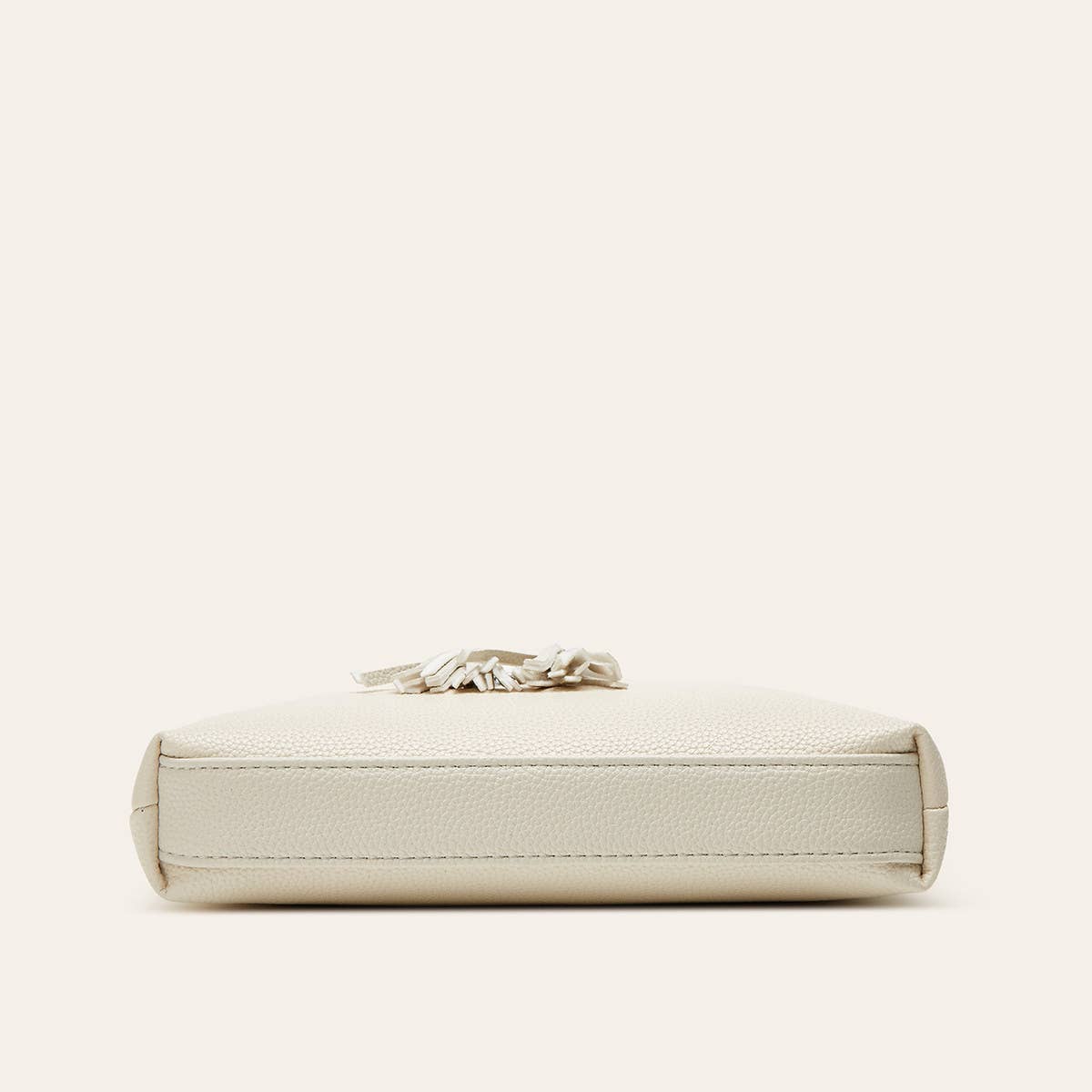 SIMPLE TASSEL LARGE CAPACITY SHOULDER BAG_CWAB2653