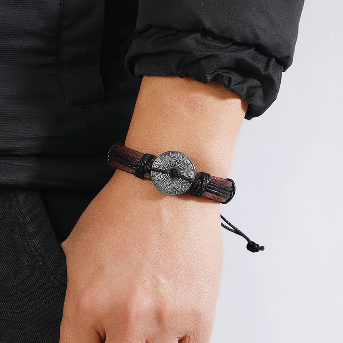 HAND-WOVEN ALLOY VINTAGE COWHIDE BRACELET
