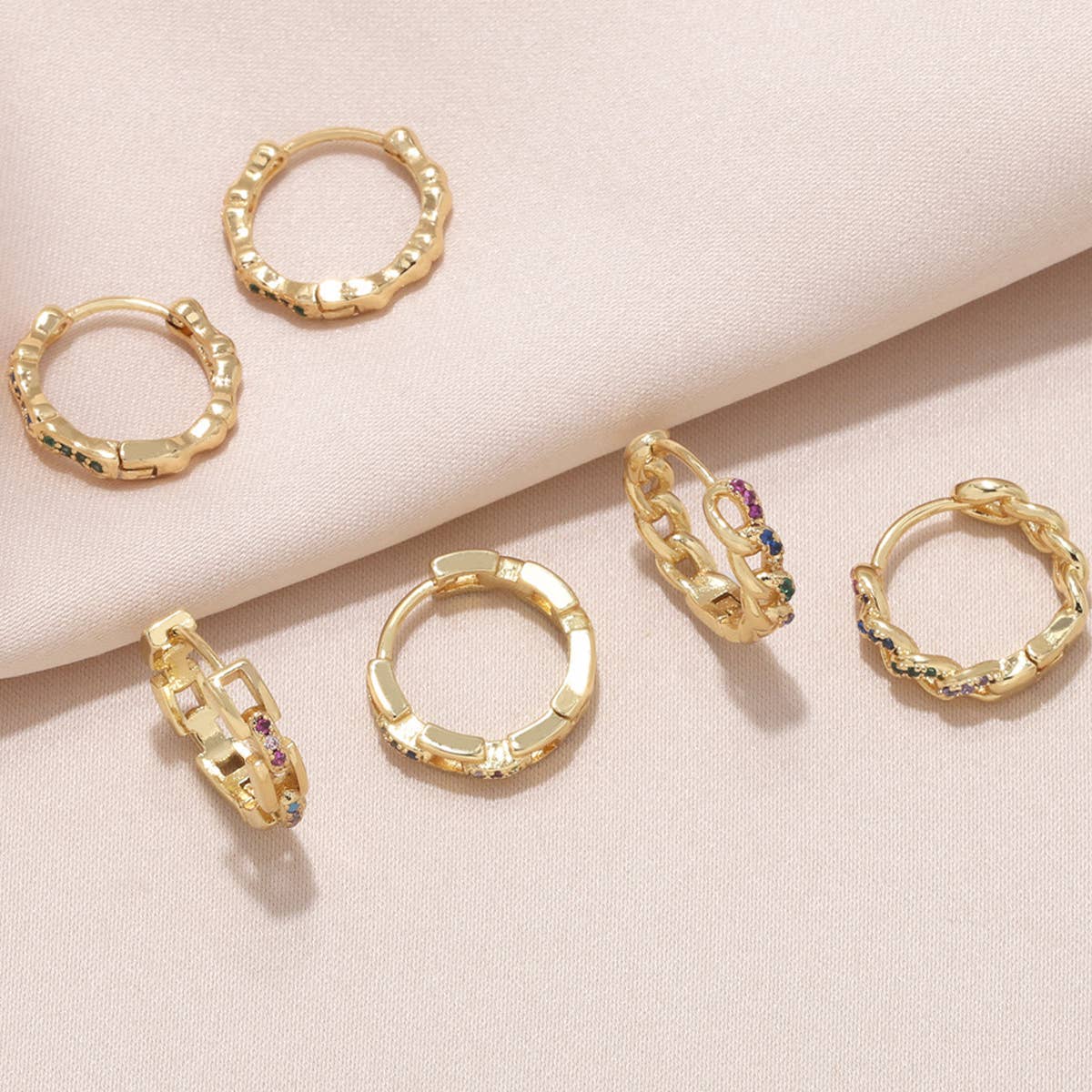 VERSATILE ROUND GOLD-PLATED EARRINGS AND STUDS