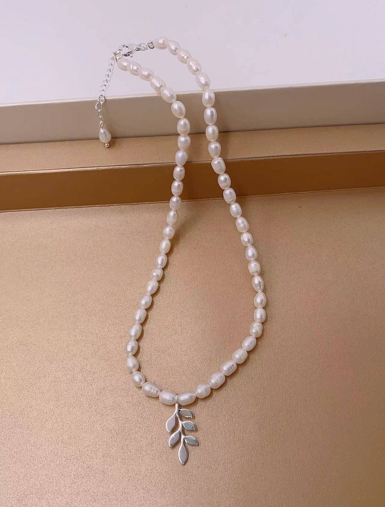 Baroque irregular retro freshwater pearl necklace