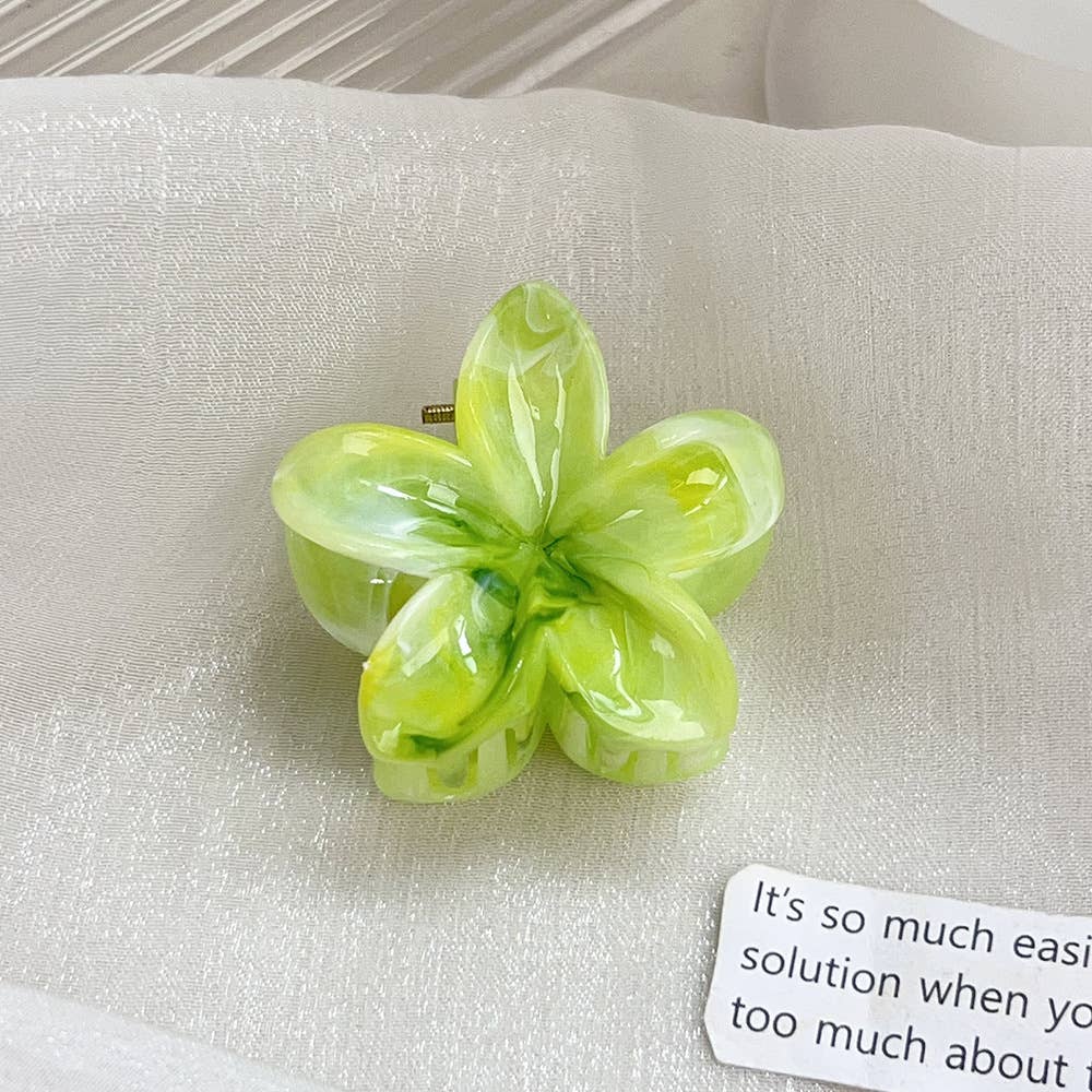 Light-colored egg flower, fresh and sweet grab