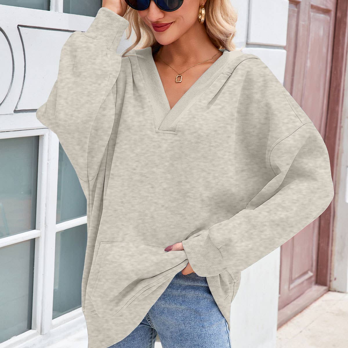 Kangaroo pocket long-sleeved hooded sweatshirt