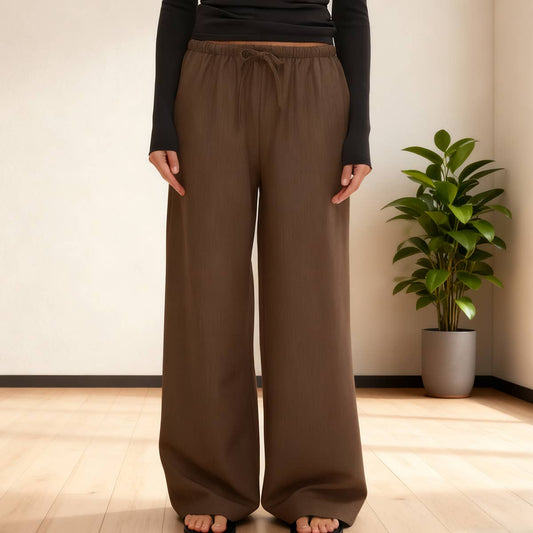 Stretched-waist drawstring straight-leg trousers
