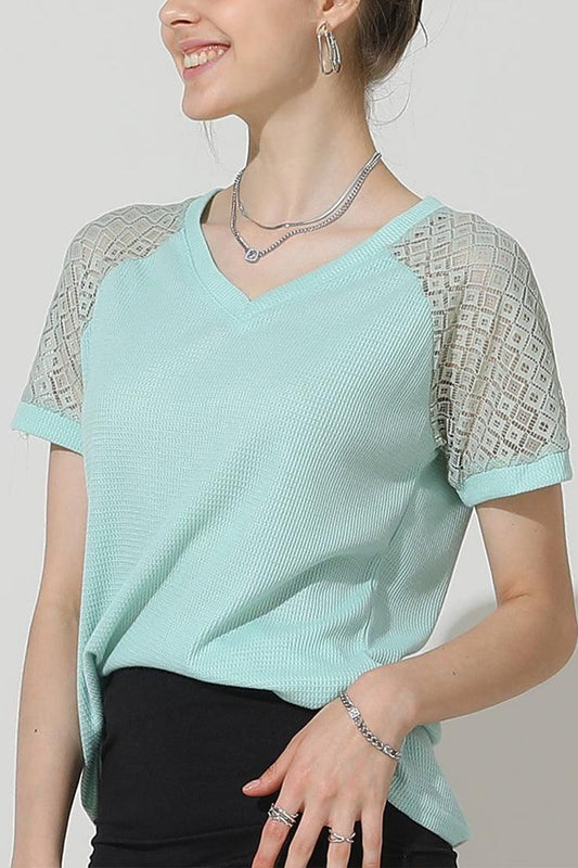 PUNCHING LACE SLEEVE V NECK WAFFLE TOP