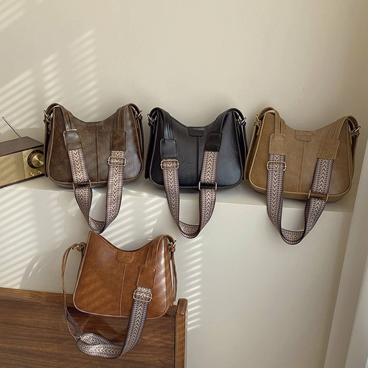 RETRO COMMUTER FASHION CROSSBODY BAG_CWAB3300