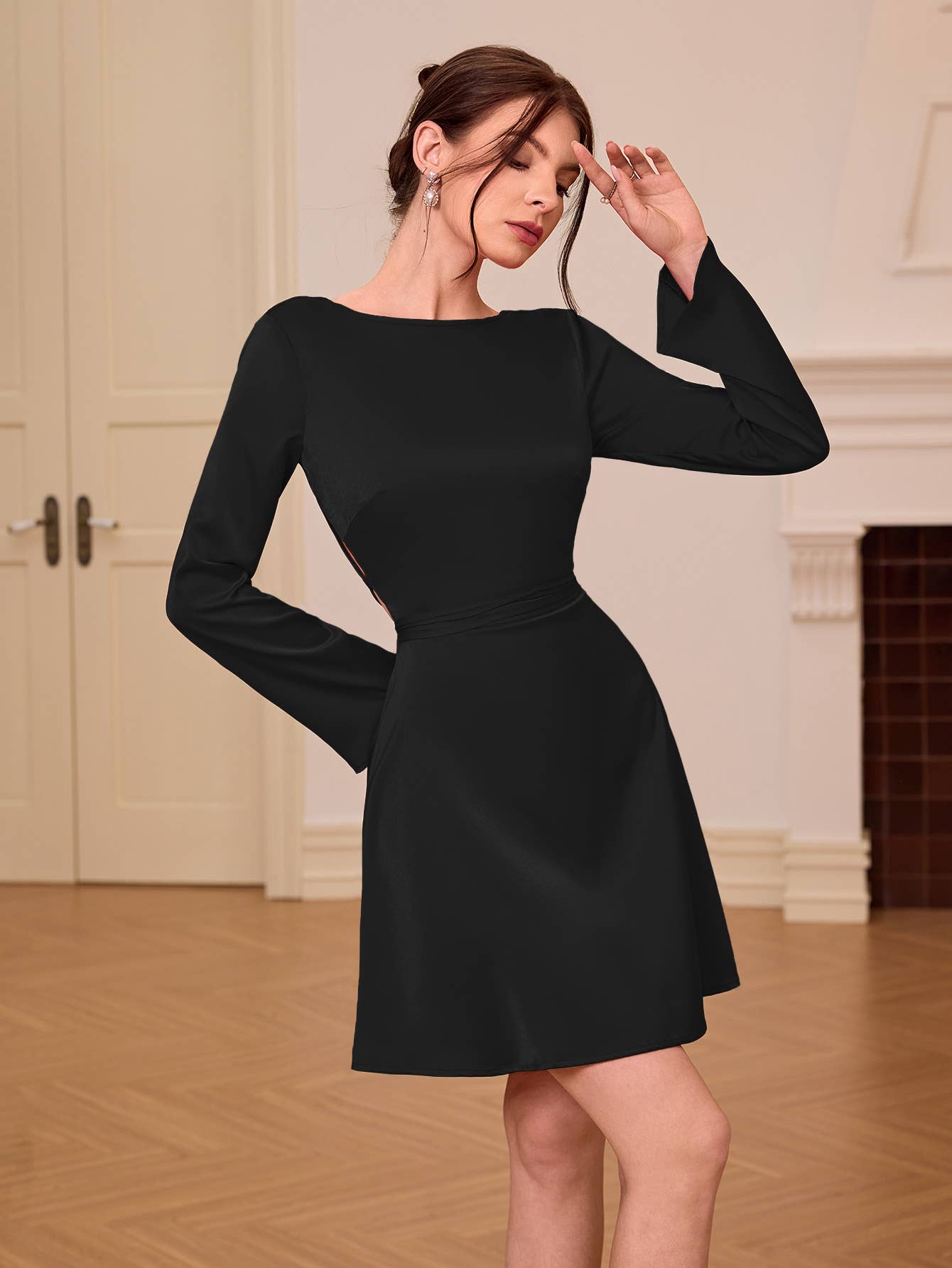 SIMPLE BACKLESS HIGH-WAISTED SHORT DRESS