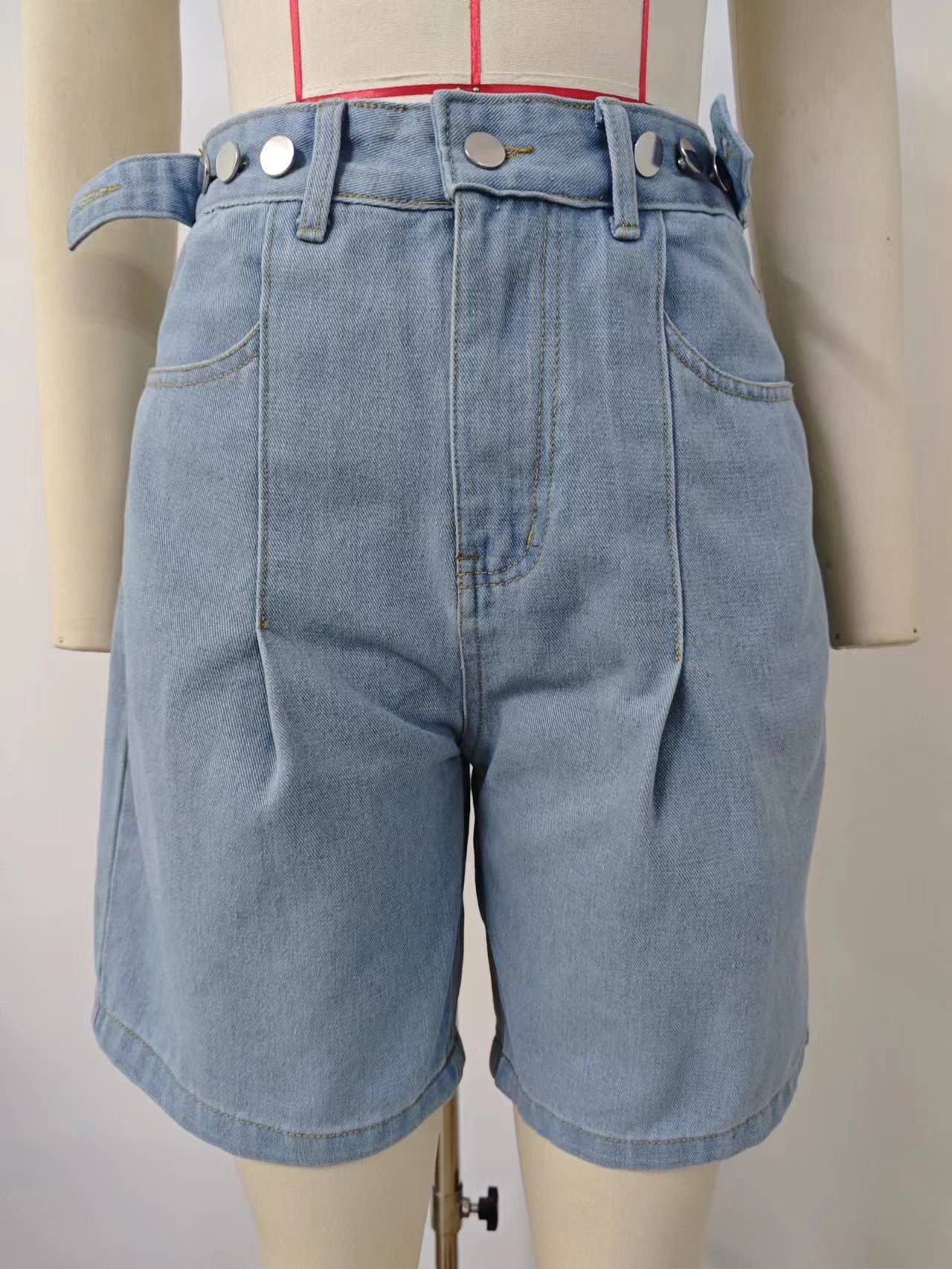 WASHED WAIST ADJUSTABLE DENIM QUARTER SHORTS