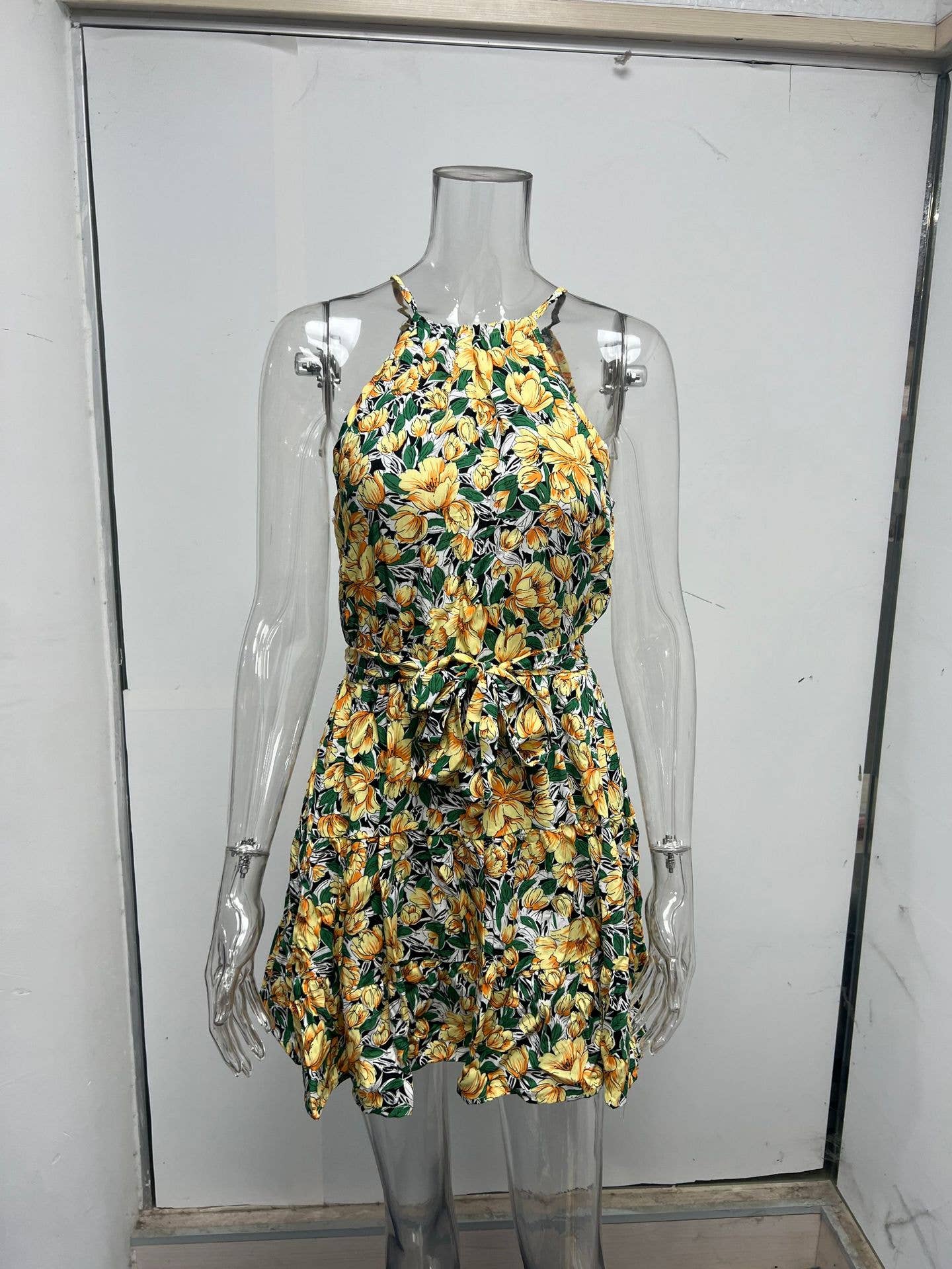 A lace-up ruffled large-swing floral dress