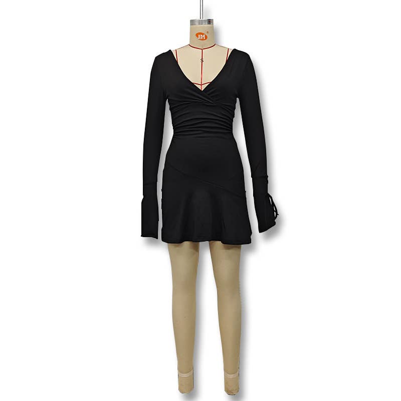 Solid color deep V drawstring pleated dress