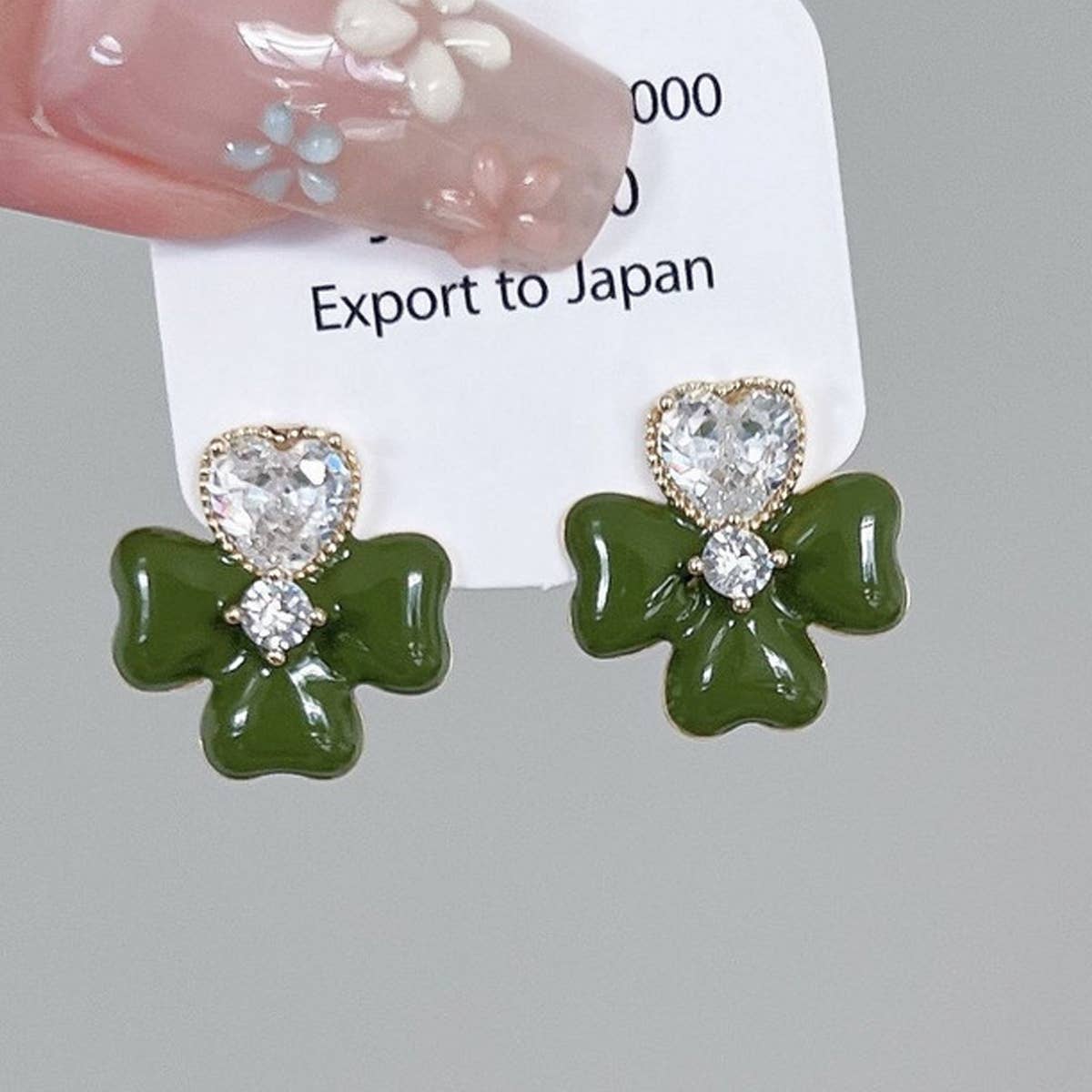 GREEN HEART FLOWER EARRINGS