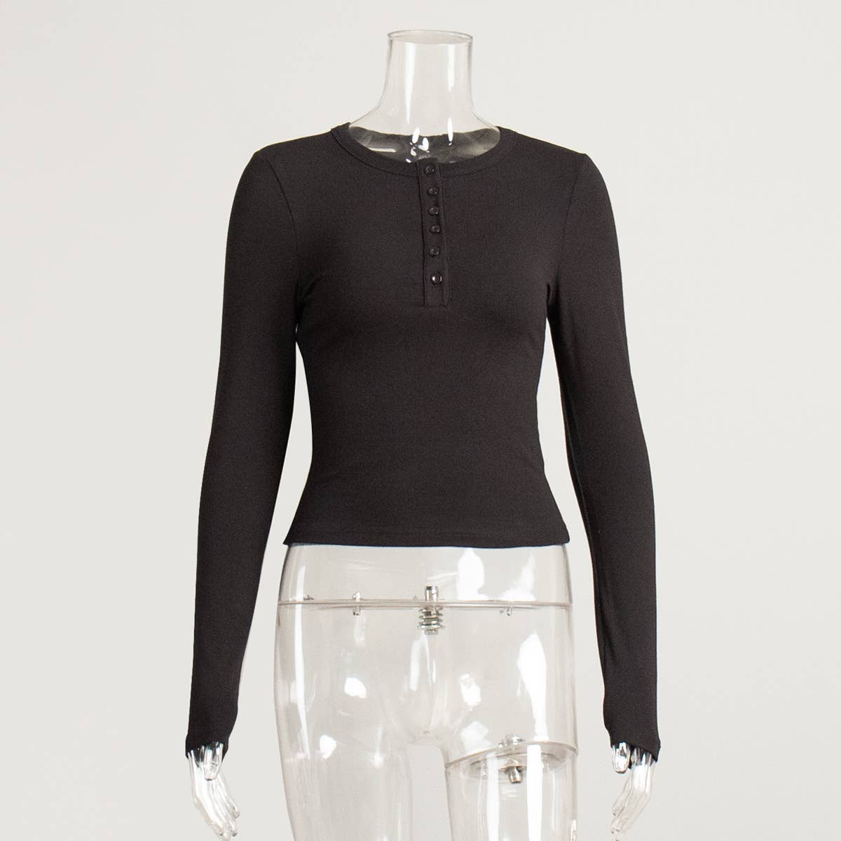 Versatile, form-fitting, round-neck T-shirt