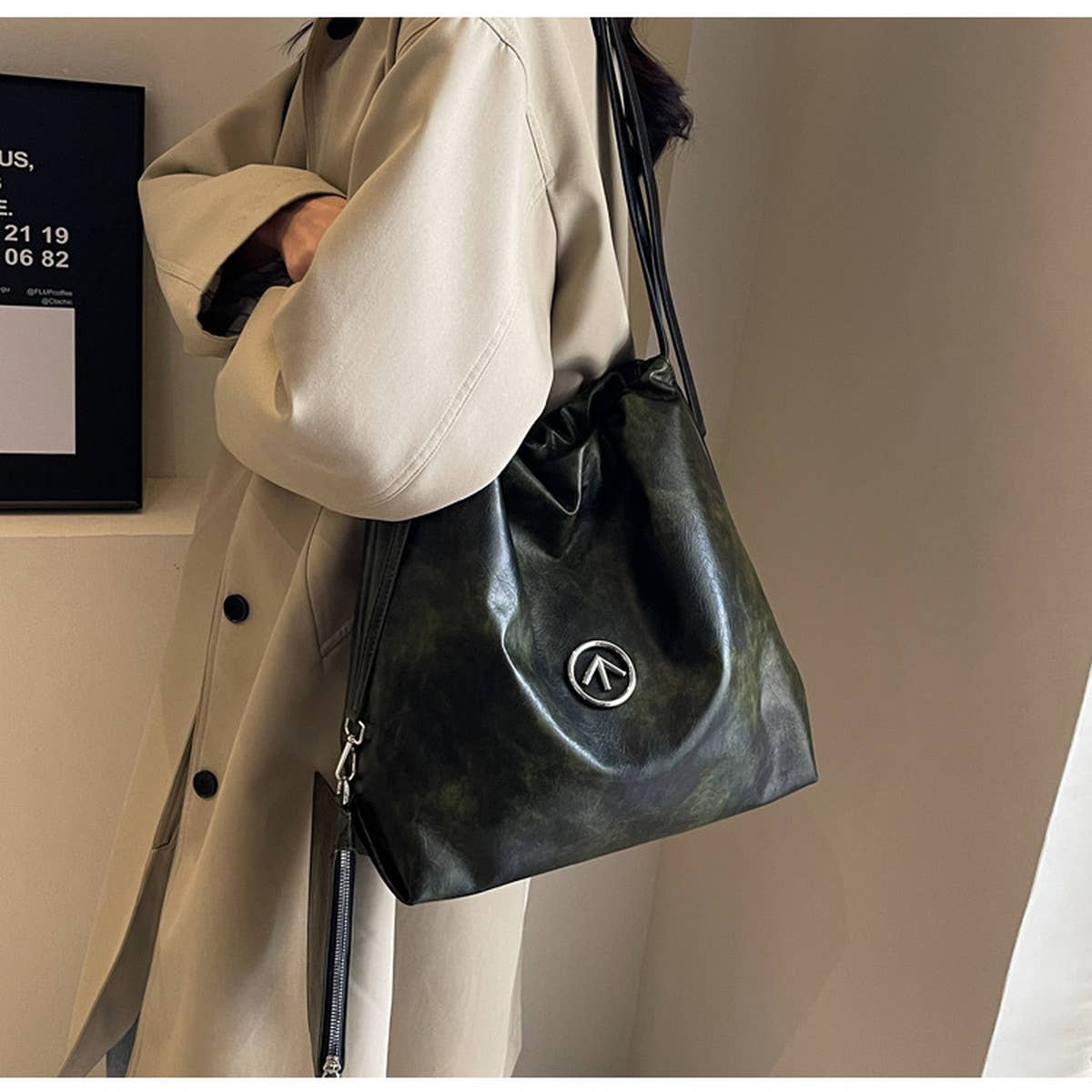 RETRO LARGE-CAPACITY COMMUTER ARMPIT BAG_CWAB1581