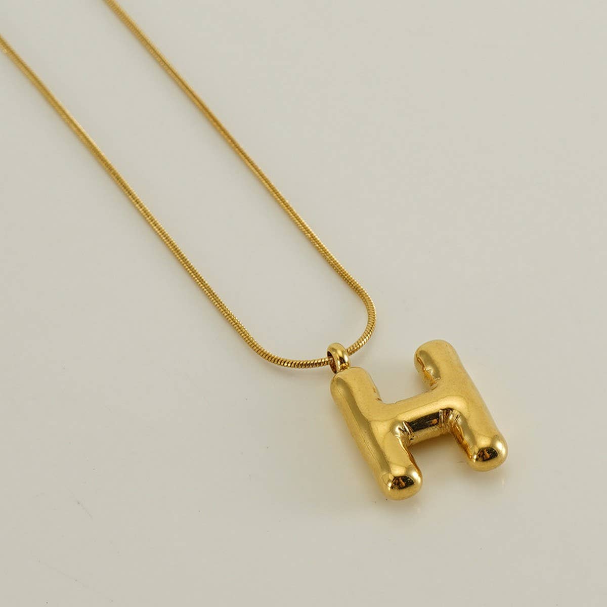 BALLOON STYLE 18K GOLD LETTER PENDANT NECKLACE_CWAJE0691