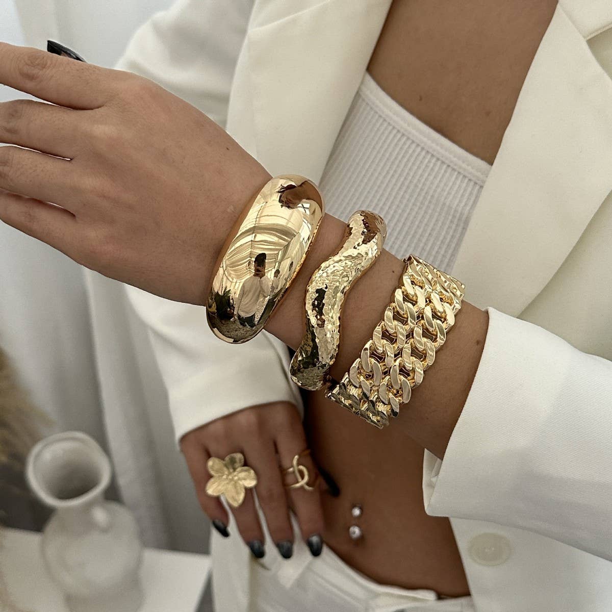 IRREGULAR METAL SMOOTH SPRING WIDE BRACELET