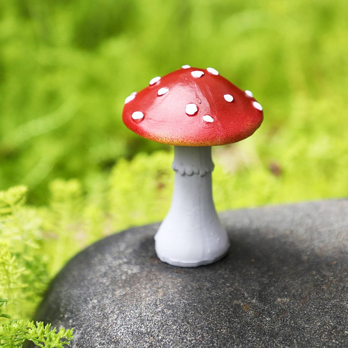 Realistic Mushroom Resin Garden Decor_CWAJE5291