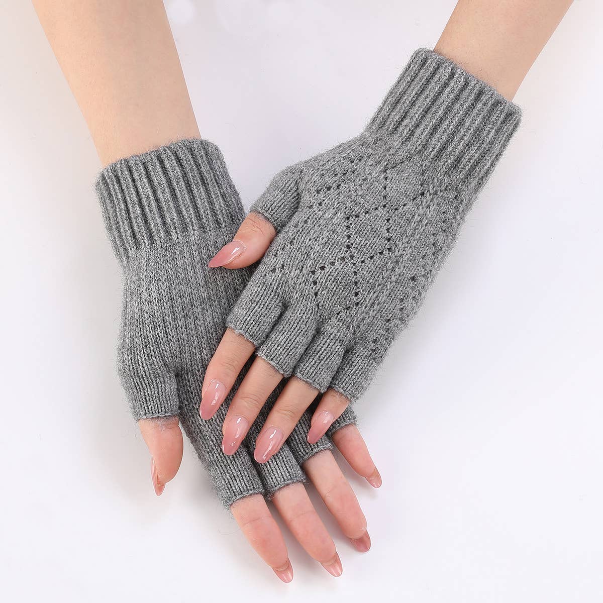 DIAMOND-SHAPED HOLLOW FINGERLESS GLOVES_CWAG0103