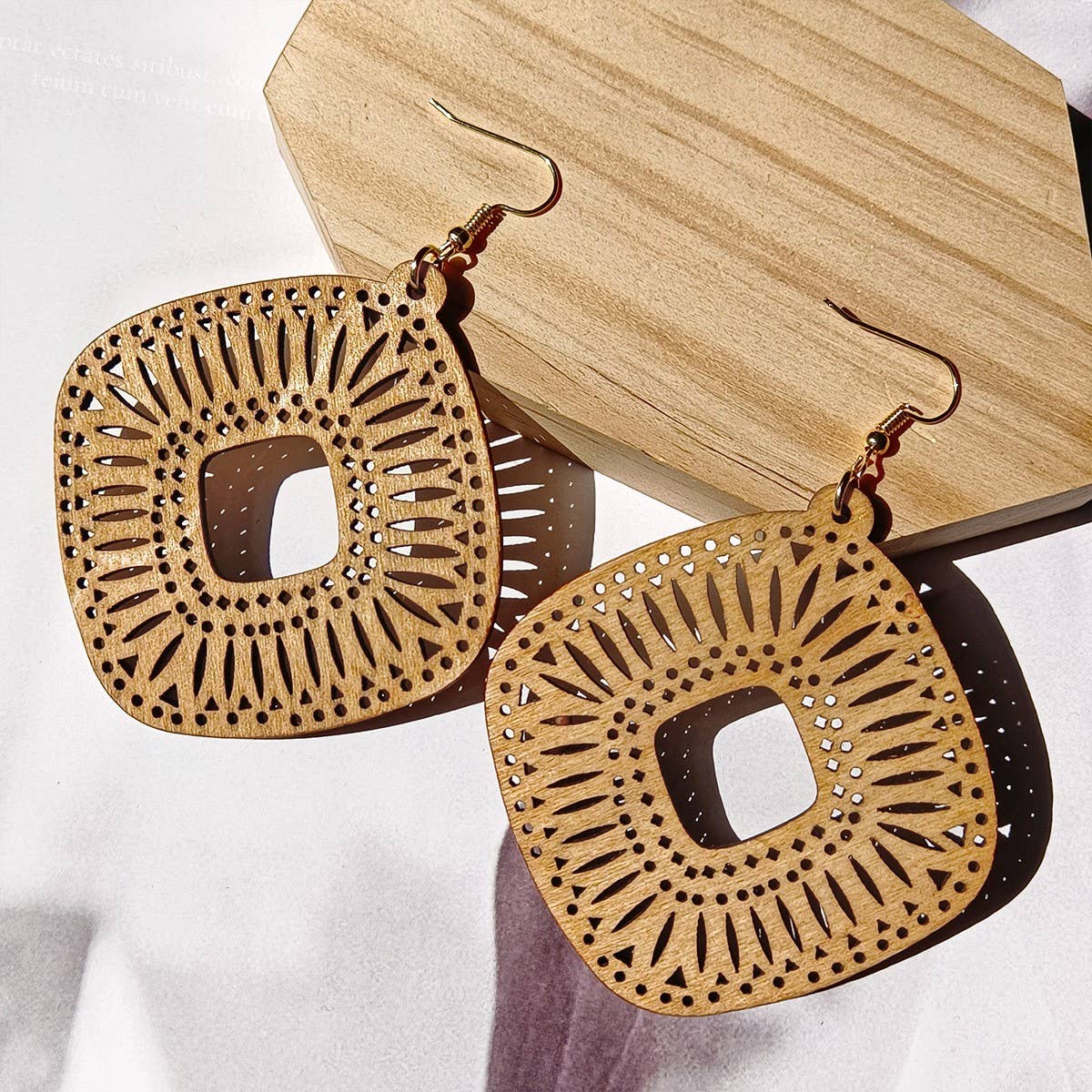 SIMPLE AND FASHIONABLE HOLLOW WATER DROP EARRINGS