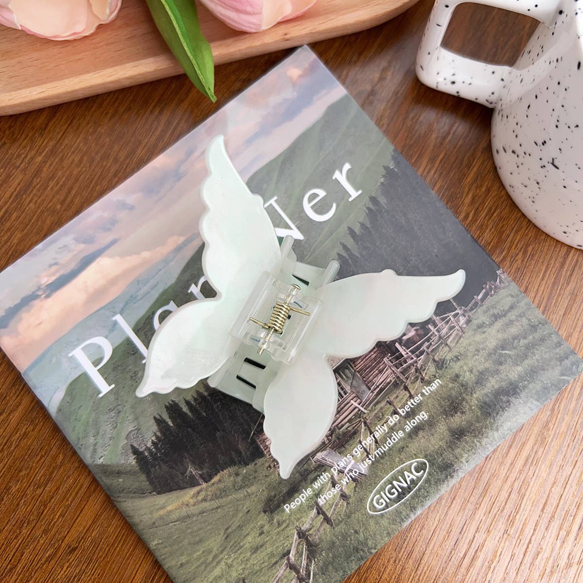 Large-size acetic acid-like jelly-colored gripper