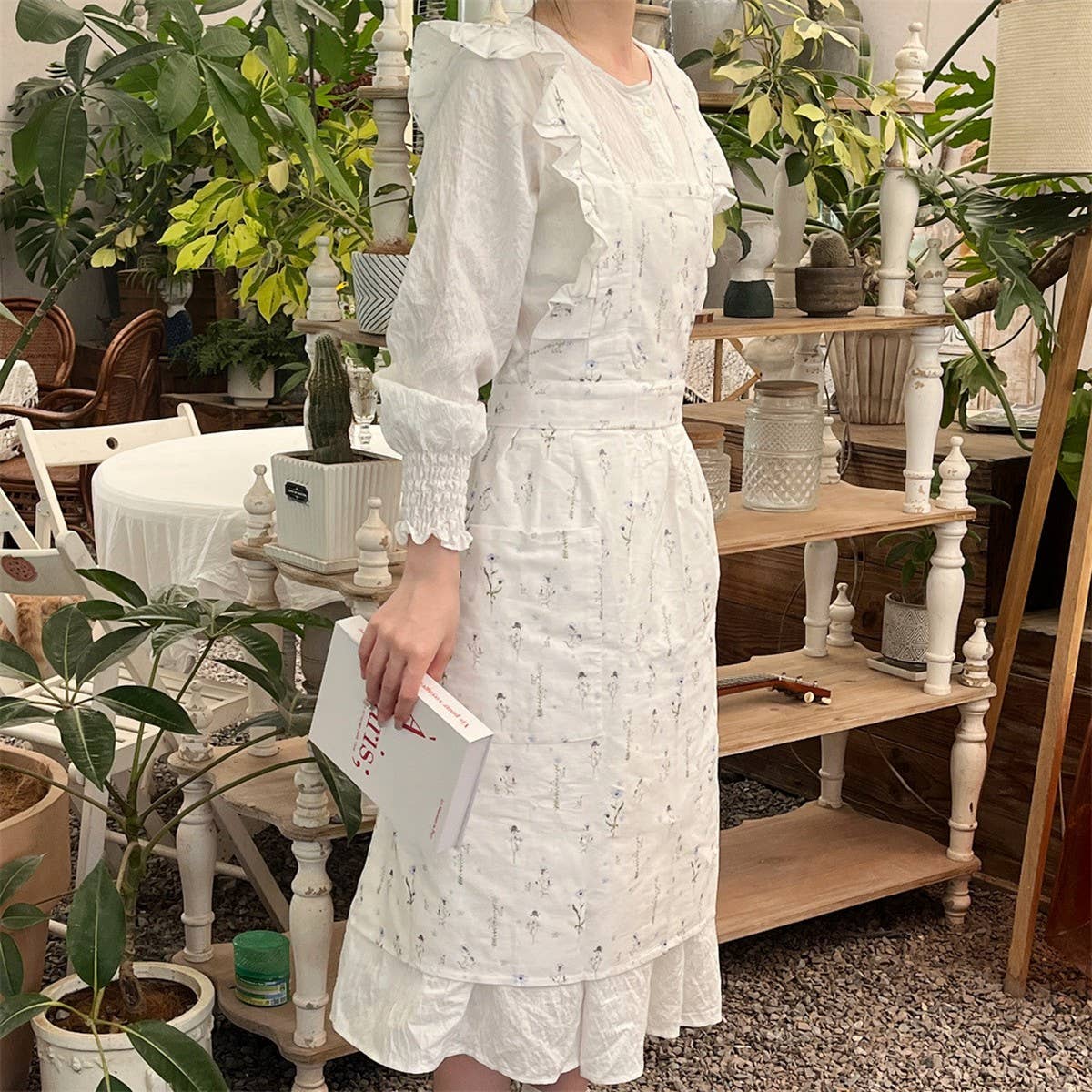 LINES,COTTON AND LINEN PRINTED RUFFLED FLORAL APRON