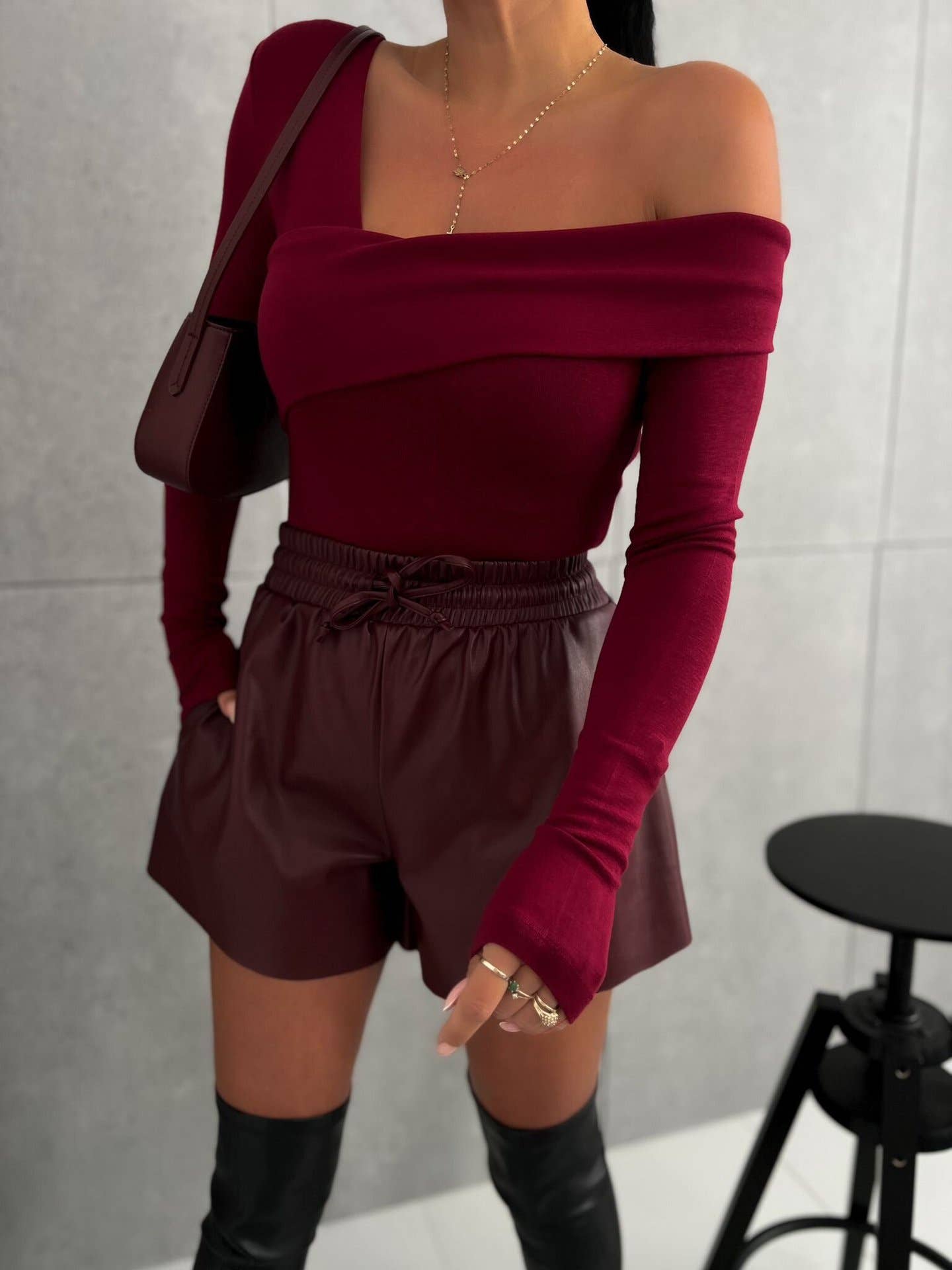 SOLID COLOR ELEGANT SLIM-FIT OFF-THE-SHOULDER TOP