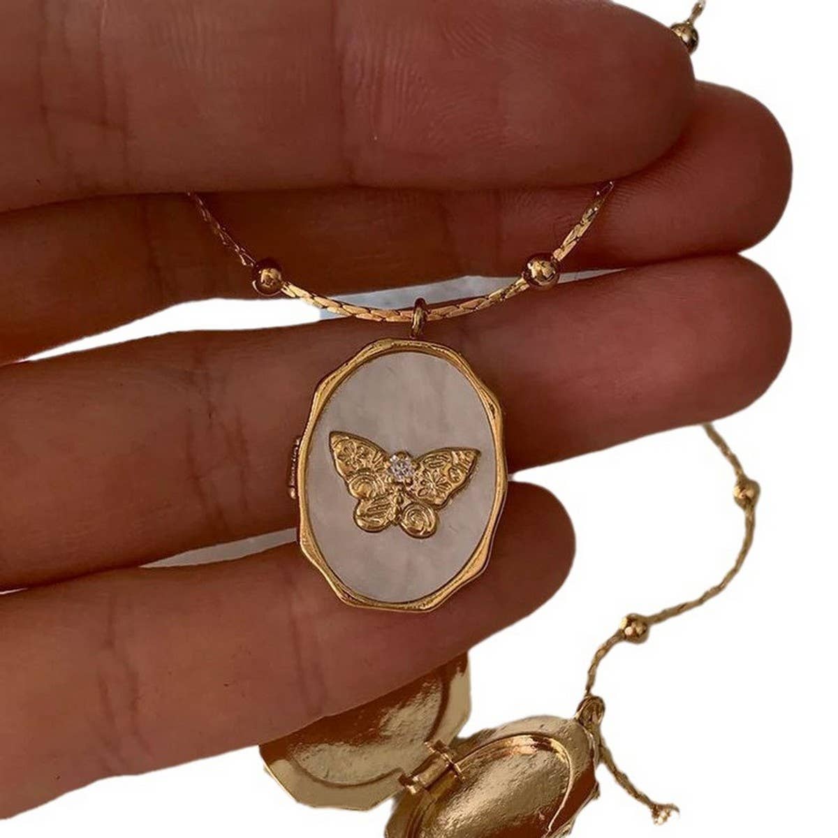 OPENABLE BUTTERFLY PHOTO FRAME VINTAGE NECKLACE_CWAJE1592