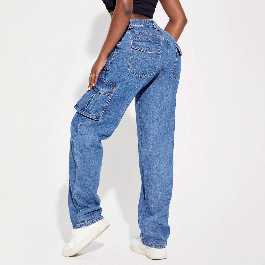 Vintage mid-waist cargo jeans with multiple pockets