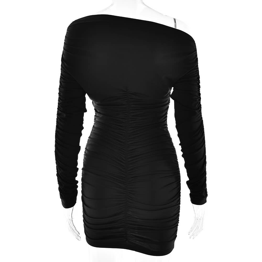 Solid-color off-the-shoulder body-hugging dress