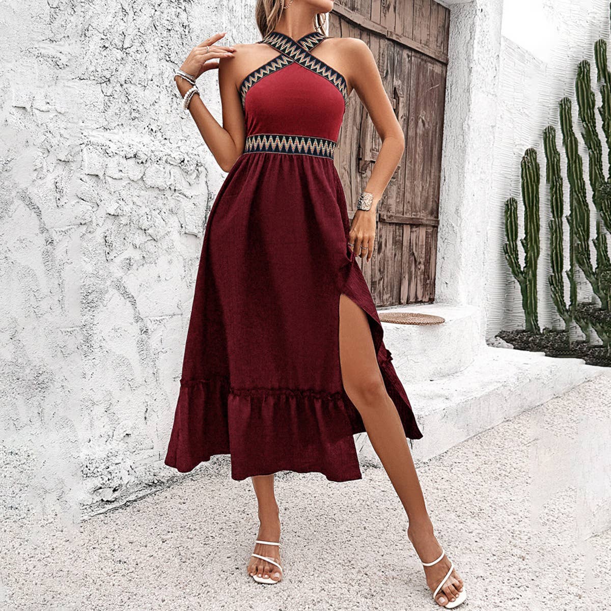 Elegant dress with neck and high waist