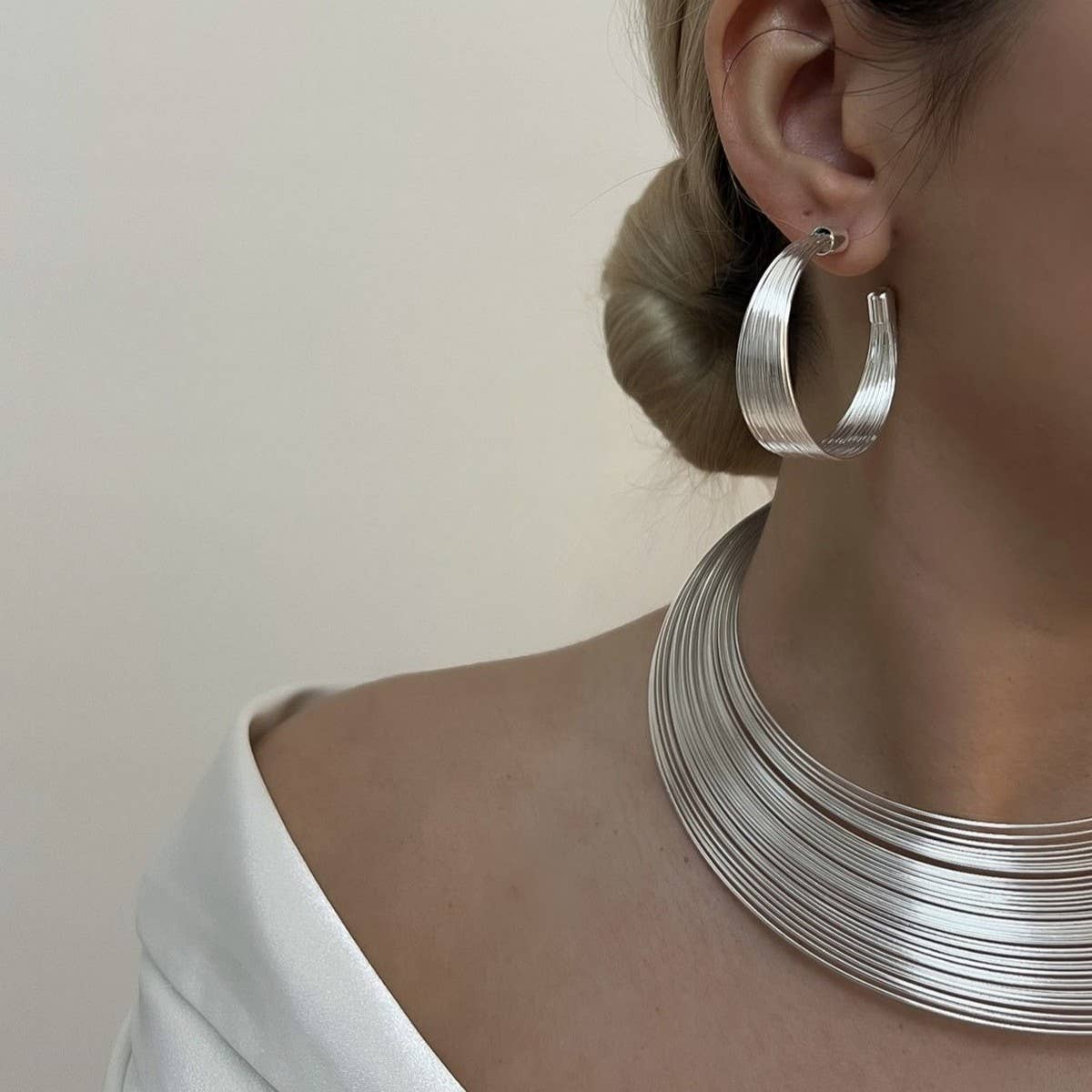 DESIGNER NICHE NECKLACE FOUR-PIECE METAL NECKLACE