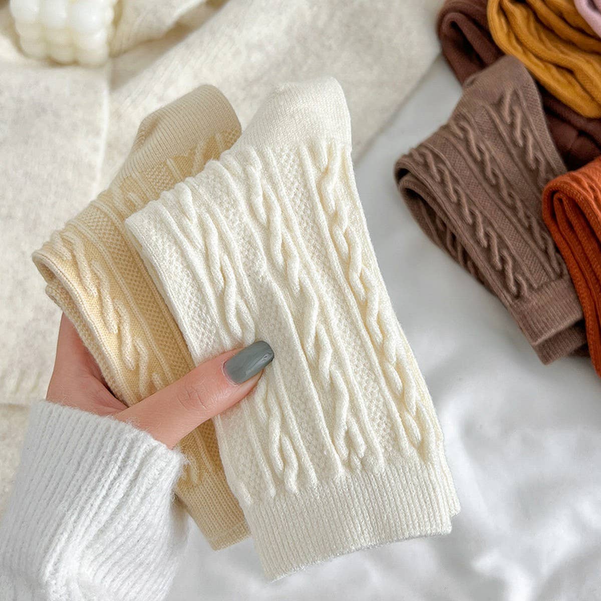 SOLID COLOR RETRO TWISTED DIAMOND WARM PILE SOCKS_CWMS1063