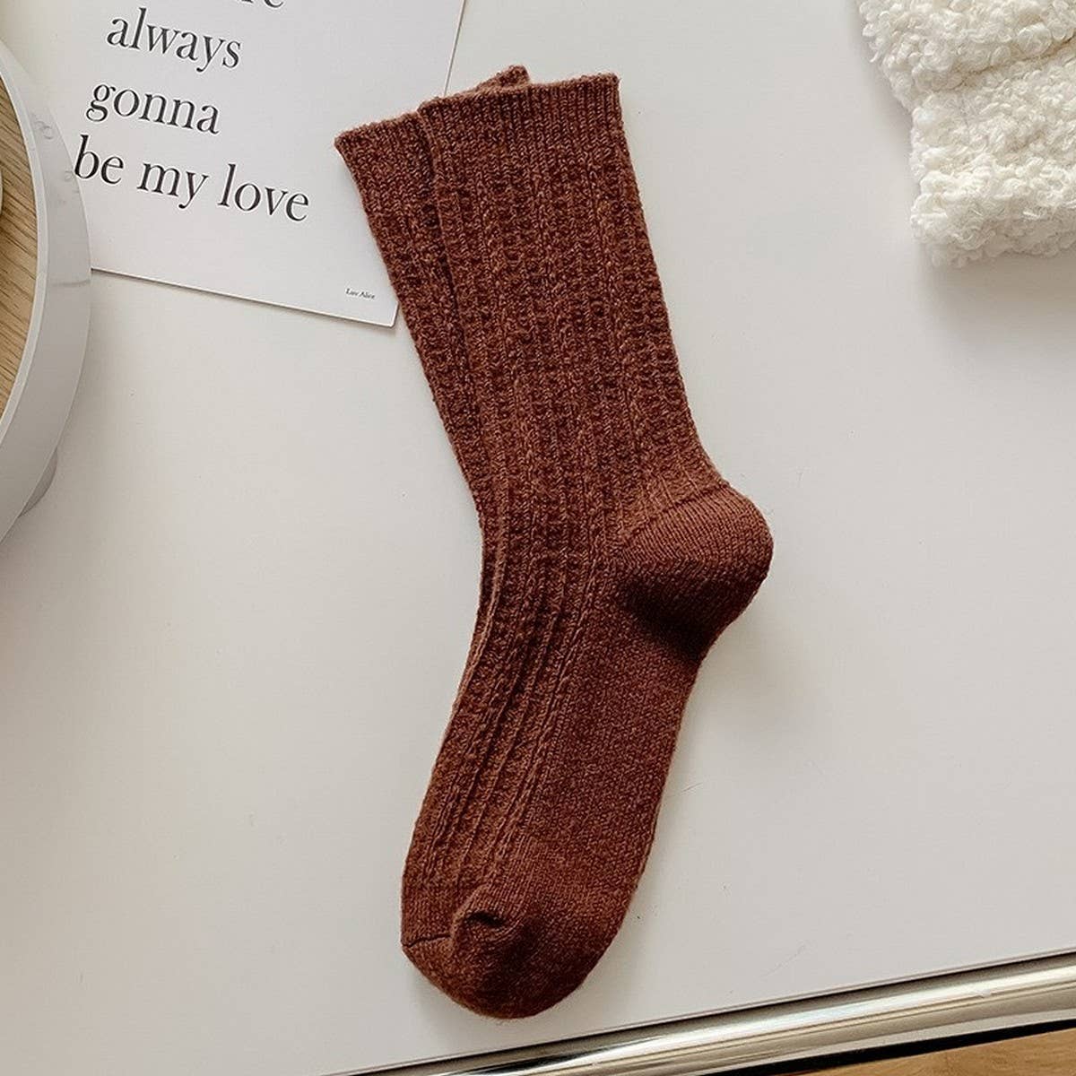SIMPLE AND VERSATILE FASHIONABLE MID-CALF SOCKS