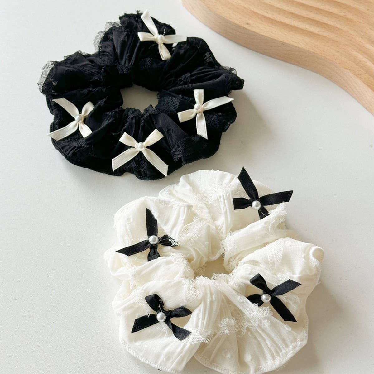 CONTRAST COLOR BOW PEARL LACE HAIR TIE