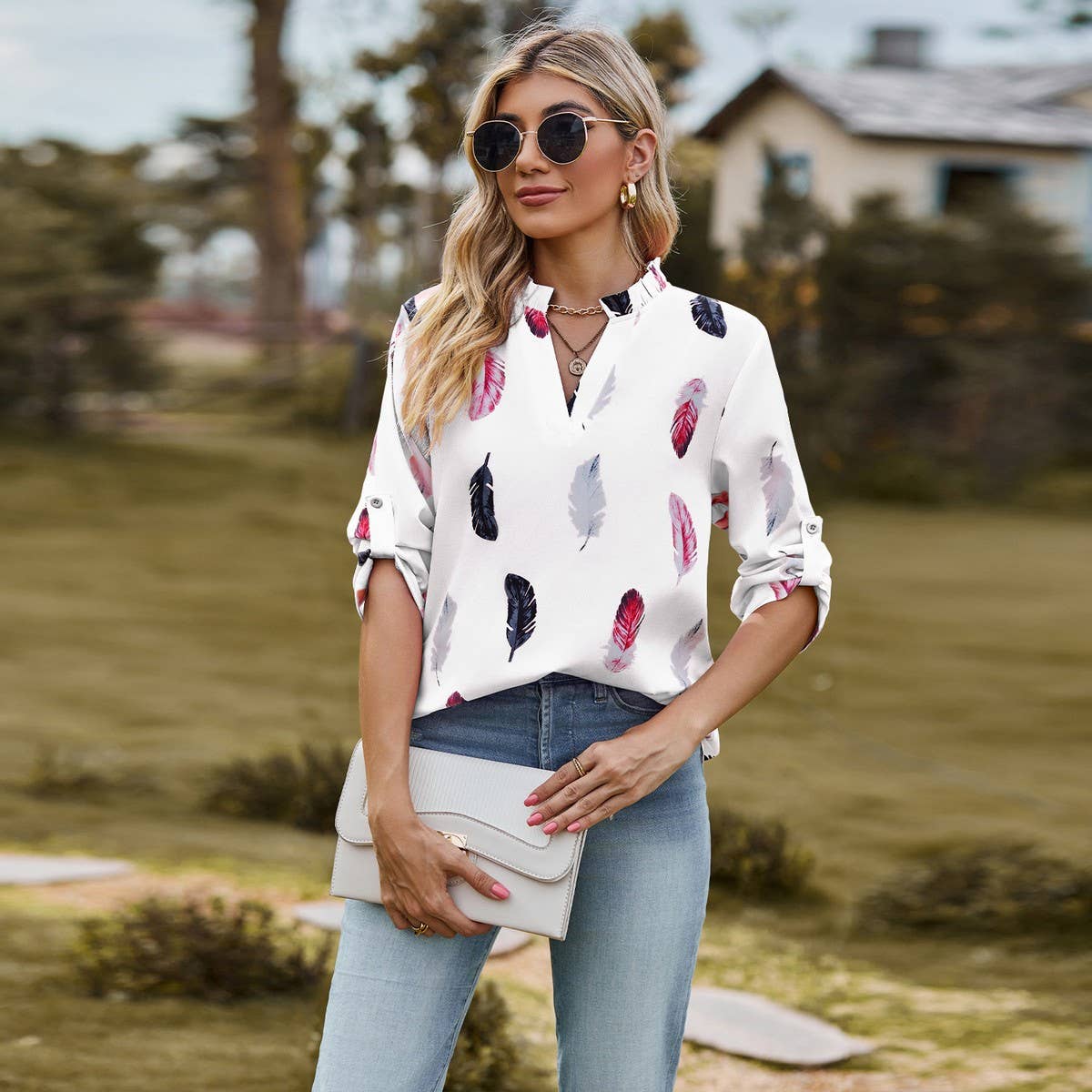 V-neck feather print seven-quarter sleeve shirt