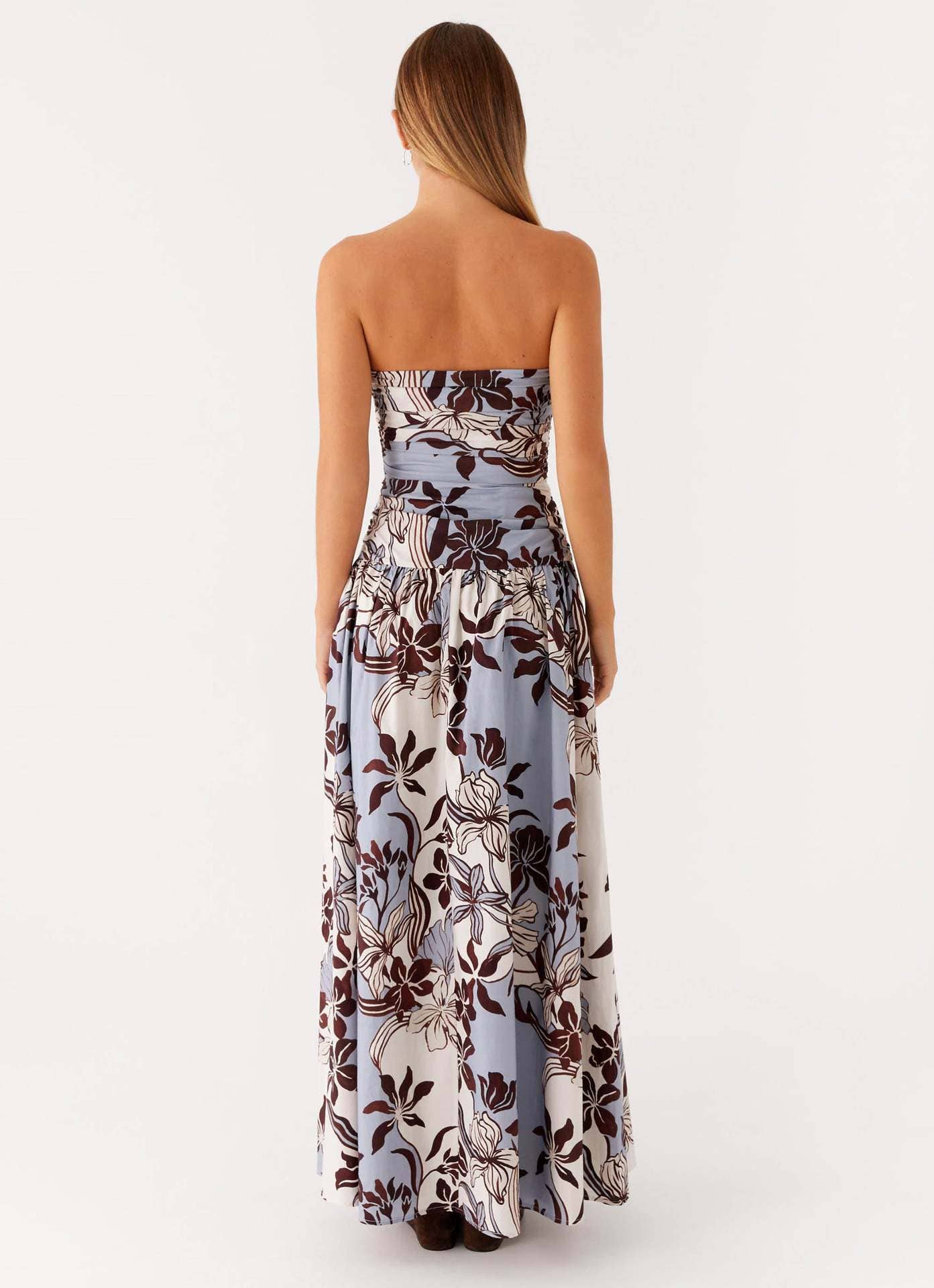 Vacation-style floral printed backless dress