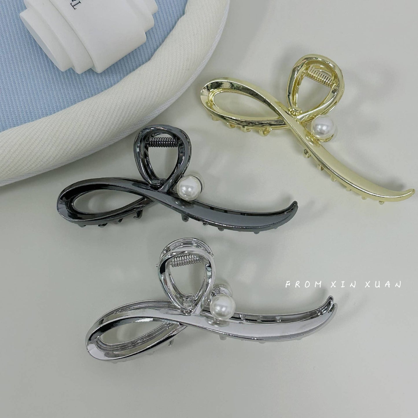 Metal pearl clip simple cold wind back head hair shark clip