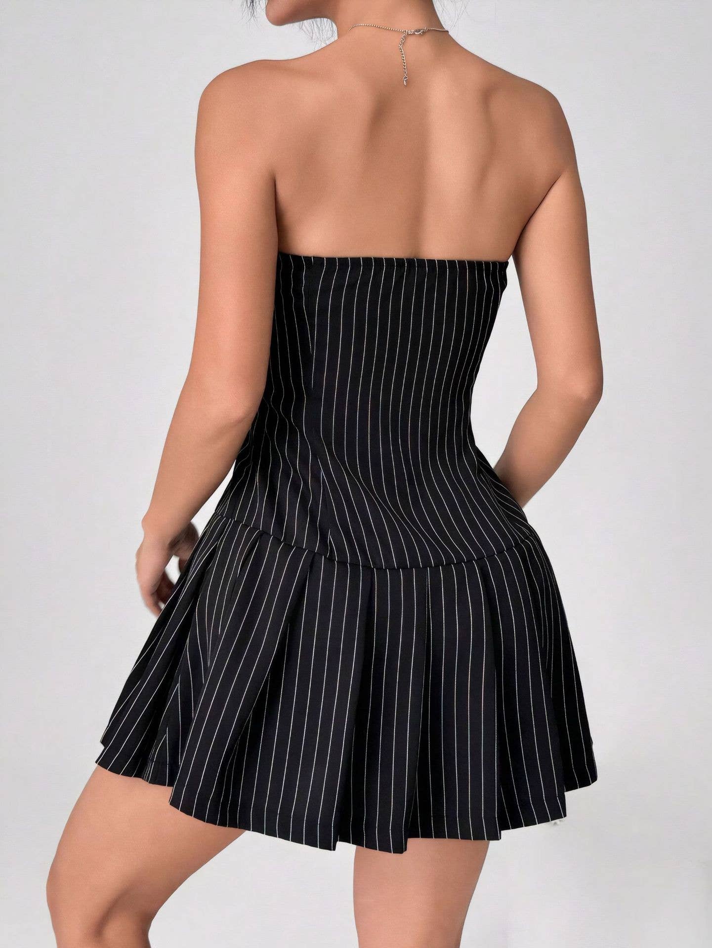 Sexy striped waist-cinching and strapless dress