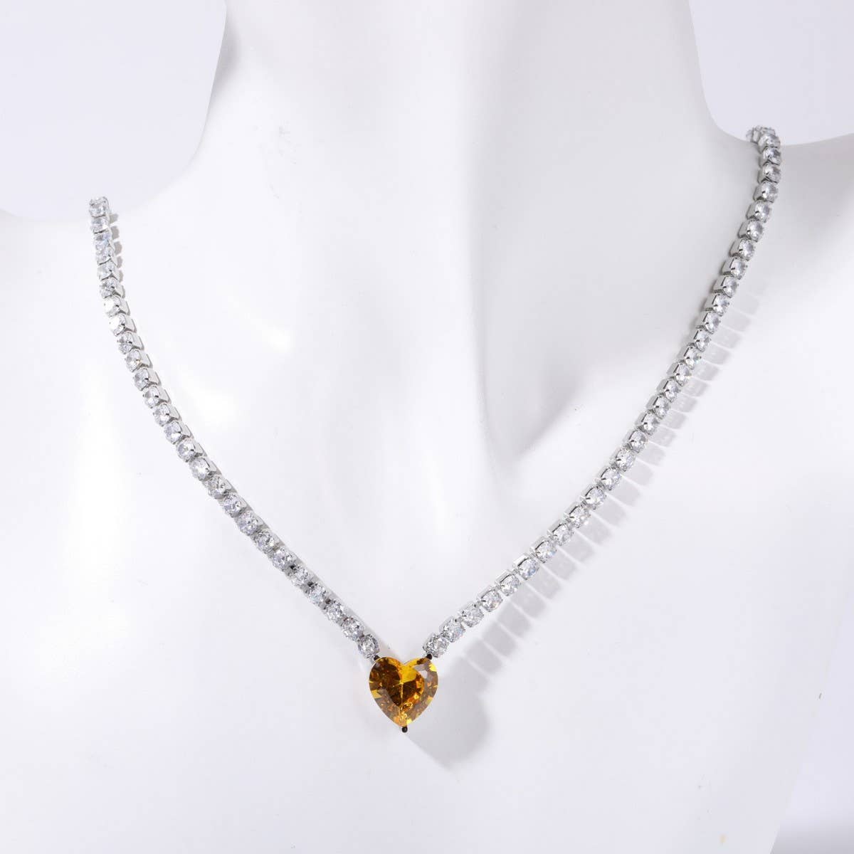 WOMEN'S EXQUISITE STAINLESS STEEL ZIRCON NECKLACE
