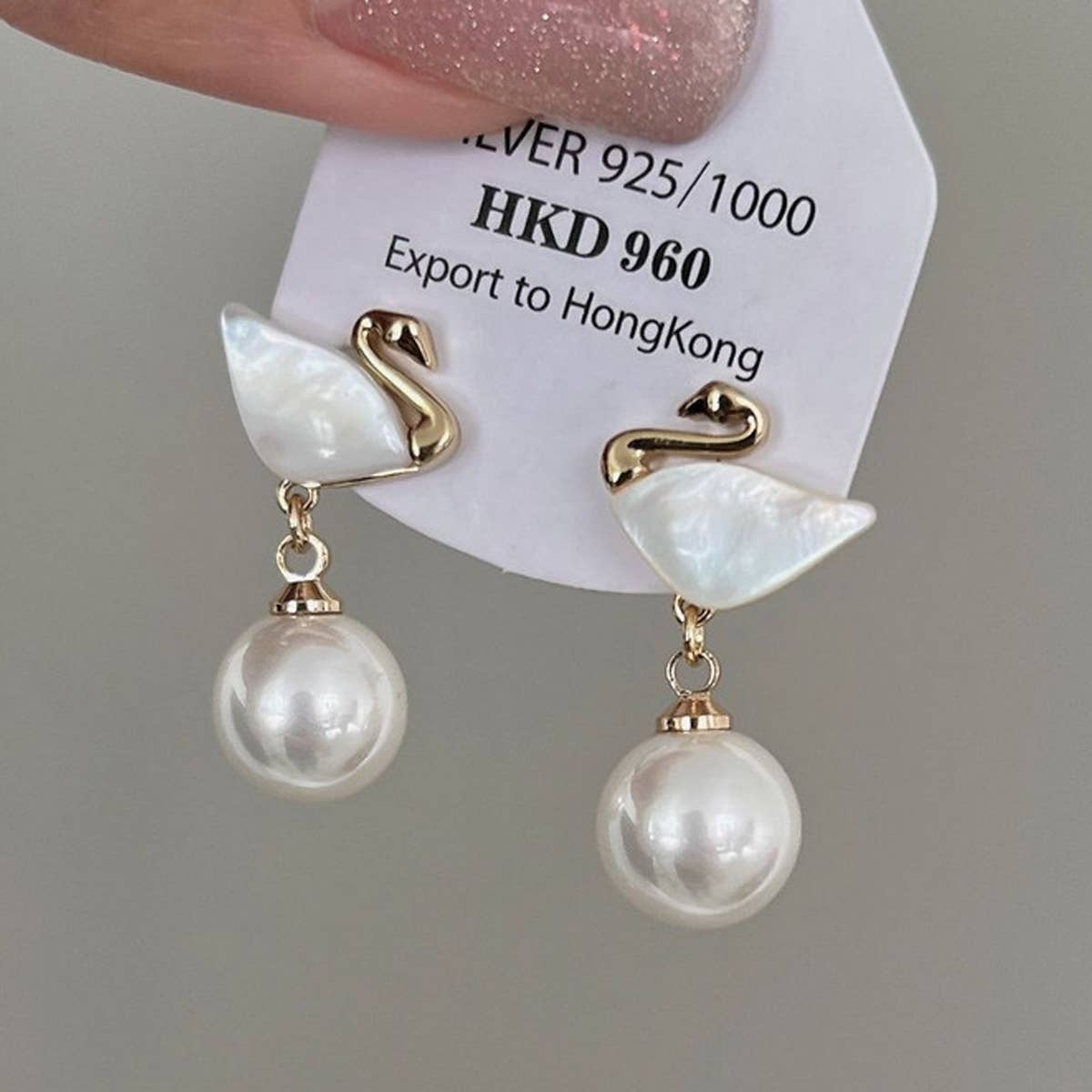 PREMIUM PEARL SHELL SWAN EARRINGS_CWAJE1521